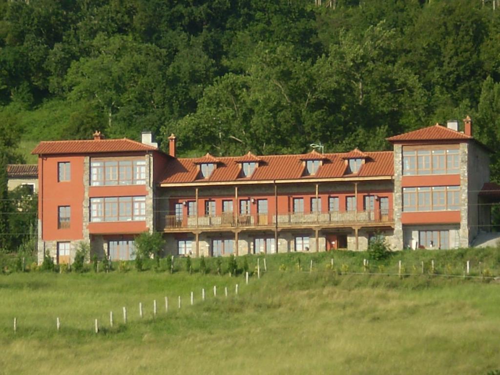 Escuelas De Fuentes Villaviciosa  Extérieur photo