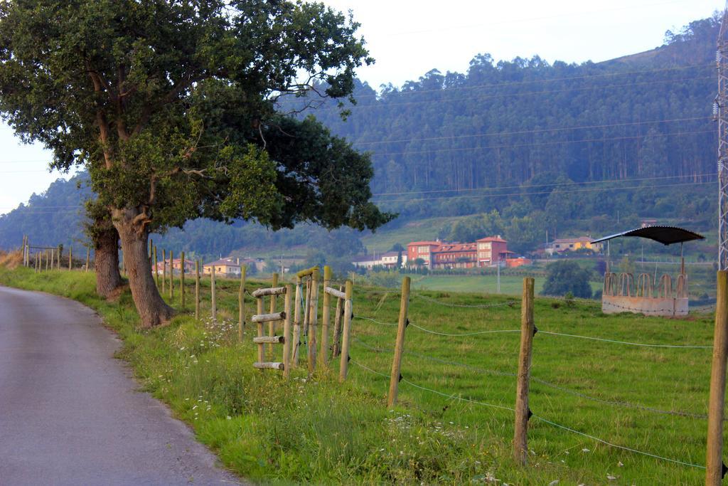 Escuelas De Fuentes Villaviciosa  Extérieur photo