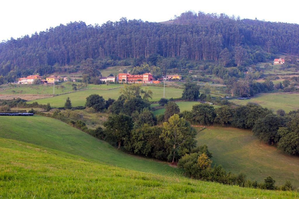 Escuelas De Fuentes Villaviciosa  Extérieur photo